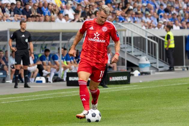 2. Fussball Bundesliga: SV Darmstadt 98 - Fortuna Düsseldorf, 04.08.2024 Felix Klaus (Fortuna Düsseldorf 11) am Ball, Freisteller, Portrait Porträt, SV Darmstadt 98 - Fortuna Düsseldorf, Darmstadt, Merck-Stadion am Böllenfalltor, 4.8.2024