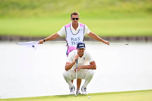 PARIS, FRANKRIKE 20240804 Victor Perez, Frankrike, under herrarnas fjärde runda i golftävlingen pa Le Golf National under sommar-OS i Paris 2024.