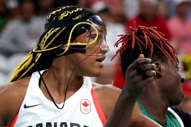 Sport Bilder des Tages JEUX OLYMPIQUES PARIS 2024 PHOTOPQR VOIX DU NORD Ludovic Maillard ; 04 08 2024 ; Villeneuve d ascq le 04 08 2024 basket femmes NIGERIA gagne et s est qualifie pour les quarts de finale a paris contre EDWARDS aaliyah CANADA stade pierre mauroy. LA VOIX DU NORD PHOTO LUDOVIC MAILLARD - The Paris 2024 Summer Olympic Games, Olympische Spiele, Olympia, OS (Jul 26-Aug 11, 2024).