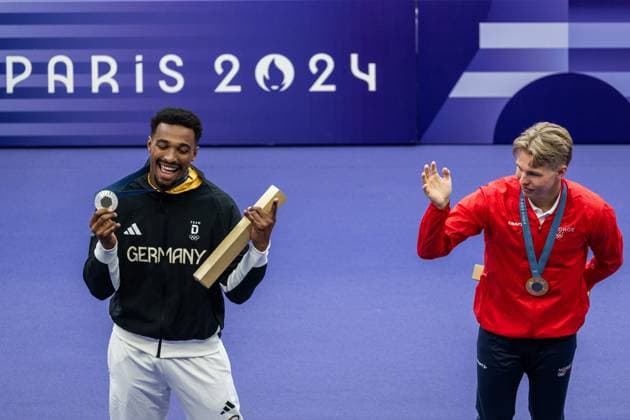 240804 Leo Neugebauer of Germany (silver) and Markus Rooth of Norway (gold) celebrate on the pocium at the medal ceremony for men™s athletics decathlon during day 9 of the Paris 2024 Olympic Games, Olympische Spiele, Olympia, OS on August 4, 2024 in Paris. Photo: Jon Olav Nesvold BILDBYRAN COP 217 JM0594 bbeng friidrott athletics friidrett olympic games olympics os ol olympiska spel olympiske leker paris 2024 paris-os paris-ol Copyright: JONxOLAVxNESVOLD BB240804JE079