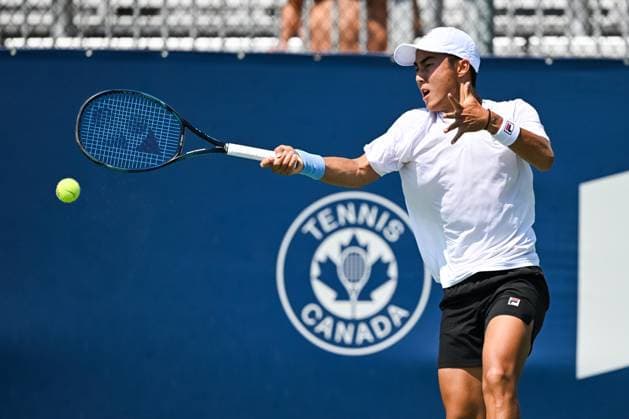 ATP, Tennis Herren National Bank Open 2024 MONTREAL, QC, CANADA - AUGUST 04: Rinky Hijikata (AUS) retruns the ball during a qualifying round match at ATP National Bank Open on August 04, 2024 at IGA Stadium in Montreal, QC, Canada (Photo by David Kirouac) Copyright: xBEAUTIFULxSPORTS Kirouacx