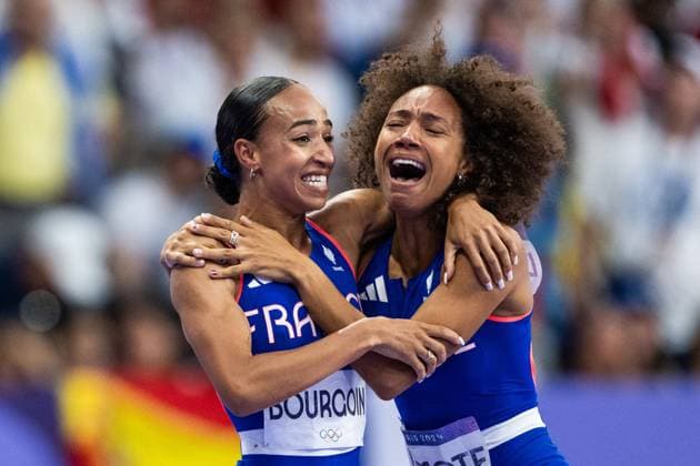Sport Themen der Woche KW31 Sport Bilder des Tages 240804 Anais Bourgoin and Renelle Lamote of France celebrate after competing in women™s athletics 800 meter semi finals during day 9 of the Paris 2024 Olympic Games, Olympische Spiele, Olympia, OS on August 4, 2024 in Paris. Photo: Jon Olav Nesvold BILDBYRAN COP 217 JM0594 bbeng friidrott athletics friidrett olympic games olympics os ol olympiska spel olympiske leker paris 2024 paris-os paris-ol grappa33.frankrike france jubel *** 240804 Anais Bourgoin and Renelle Lamote of France celebrate after competing in women™s athletics 800 meter semi finals during day 9 of the Paris 2024 Olympic Games on August 4, 2024 in Paris Photo Jon Olav Nesvold BILDBYRAN COP 217 JM0594 bbeng friidrott athletics friidrett olympic games olympics os ol olympiska spelen olympiske leker paris 2024 paris os paris ol grappa33 france france jubel  Copyright: JONxOLAVxNESVOLD BB240804JE100