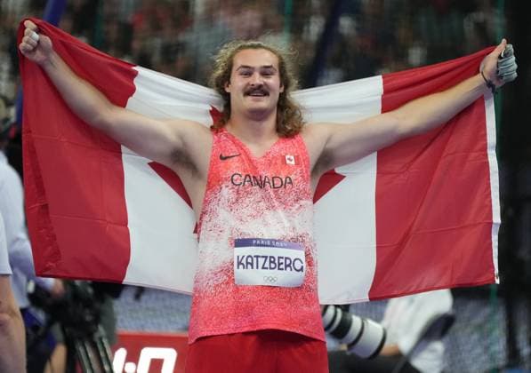 Sport Themen der Woche KW31 Sport Bilder des Tages Ethan Katzberg of Canada celebrates after winning the gold medal in the Men s Hammer Throw at the Stade de France during the Paris 2024 Olympic Games, Olympische Spiele, Olympia, OS Athletics competition in Paris, France, Sunday, August 4, 2024.  OLY202408041413 PATxBENIC