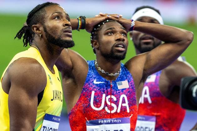 Sport Themen der Woche KW31 Sport Bilder des Tages Atlethics - Olympic Games, Olympische Spiele, Olympia, OS Paris 2024: Day 9 Noah Lyles of Team United States and Kishane Thompson of Team Jamaica reacts after winning the 100m final on day nine of the Olympic Games Paris 2024 at Stade de France on August 04, 2024 in Paris, France. Paris France  Copyright: xAndrzejxIwanczukx originalFilename:iwanczuk-atlethic240804_npcX0.jpg