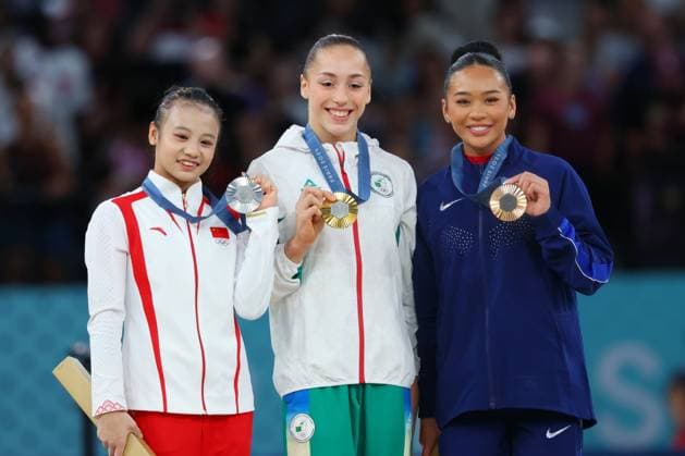 Sport Themen der Woche KW31 Sport Bilder des Tages (L-R) Qiyuan Qiu (CHN), Kaylia Nemour (AJG), Sunisa Lee (USA), AUGUST 4, 2024 - Gymnastics - Artistic : Women s Uneven Bars Medal Ceremony during the Paris 2024 Olympic Games, Olympische Spiele, Olympia, OS at Bercy Arena in Paris, France.  (262061675)