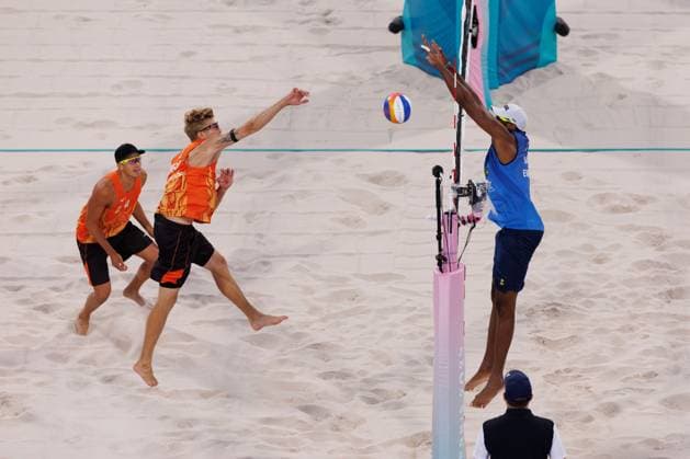 Steven Van De Velde and Matthew Immers of the Netherlands during the during the Men s Preliminary Pase Pool B match of the Beach volleyball, Beachvolleyball Paris 2024 Olympic Games, Olympische Spiele, Olympia, OS Day Nine, Paris, France - 04 Aug 2024  Copyright: xRyanxBrowne Shutterstockx 14616663md