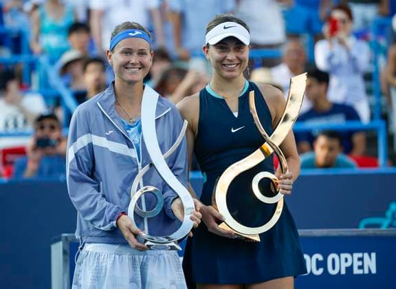 Sport Bilder des Tages August 4, 2024: Paula Badosa (ESP) and Marie Bouzkova hold their respective trophies after the final of the 2024 Mubadala Citi DC Open tennis tournament being played at Rock Creek Park Tennis Center in Washington, D.C. CSM District Of Columbia United States of America - ZUMAc04_ 20240804_zma_c04_265 Copyright: xJustinxCooperx
