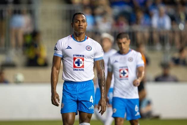 CHESTER, PA - AUGUST 04: Cruz Azul defender Willer Ditta (4) looks on during the Leagues Cup match between Cruz Azul and the Philadelphia Union on August 4th, 2024 at Subaru Park in Chester, PA. (Photo by Terence Lewis Icon Sportswire) SOCCER: AUG 04 Leagues Cup - Philadelphia Union vs Cruz Azul EDITORIAL USE ONLY Icon24080418
