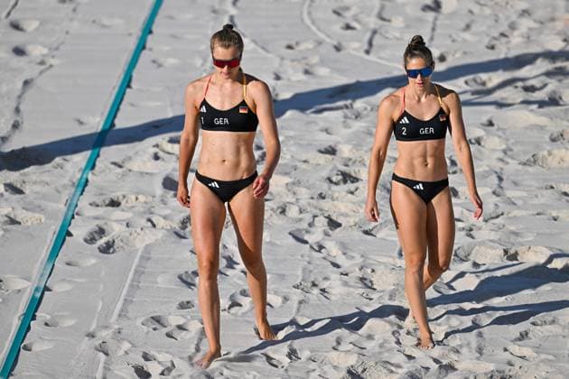 Olympische Spiele Beach volleyball, Beachvolleyball ; Paris 05.08.2024 Achtelfinale, Frauen, GER-LAT, Svenja Mueller (1, GER), Cinja Tillmann (2, GER), Copyright: xBEAUTIFULxSPORTS TomxBlochx