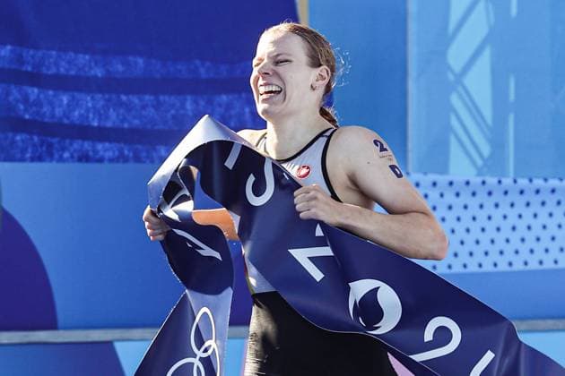 Bilder des Jahres 2024, Sport 08 August Sport Themen der Woche KW32 Sport Bilder des Tages FRANCE, PARIS - AUGUST 5, 2024: Laura Lindemann of Germany competes in the triathlon mixed relay event during the 2024 Summer Olympic Games, Olympische Spiele, Olympia, OS at the Pont Alexandre III. Alexander Shcherbak TASS  72770087