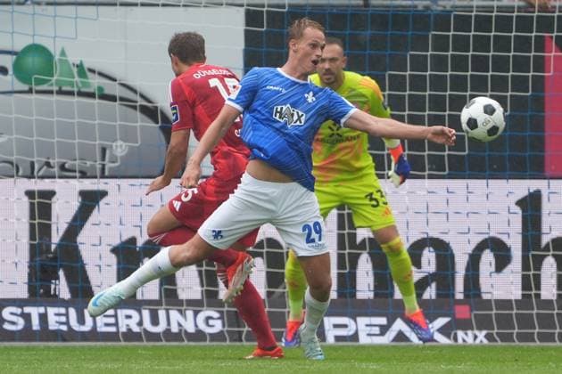 Oscar Vilhelmsson (SV Darmstadt 98, 29) greift an - 04.08.2024 2. Bundesliga, Saison 24 25: SV Darmstadt 98 vs Fortuna Düsseldorf, Stadion am Boellenfalltor, emonline, emspor,