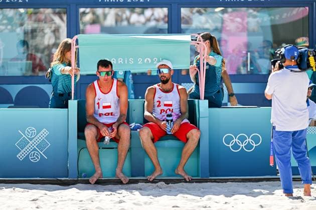 Olympische Spiele Beach volleyball, Beachvolleyball ; Paris 05.08.2024 Achtelfinale, Herren, POL_ESP, Michal Bryl (1, POL), Bartosz Losiak (2, POL) Copyright: xBEAUTIFULxSPORTS TomxBlochx