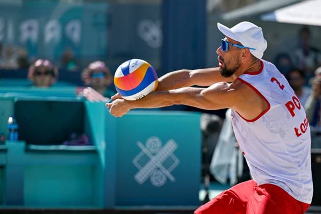Olympische Spiele Beach volleyball, Beachvolleyball ; Paris 05.08.2024 Achtelfinale, Herren, POL_ESP, Bartosz Losiak (2, POL) Copyright: xBEAUTIFULxSPORTS TomxBlochx