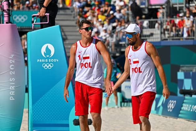 Olympische Spiele Beach volleyball, Beachvolleyball ; Paris 05.08.2024 Achtelfinale, Herren, POL_ESP, Michal Bryl (1, POL), Bartosz Losiak (2, POL) Copyright: xBEAUTIFULxSPORTS TomxBlochx