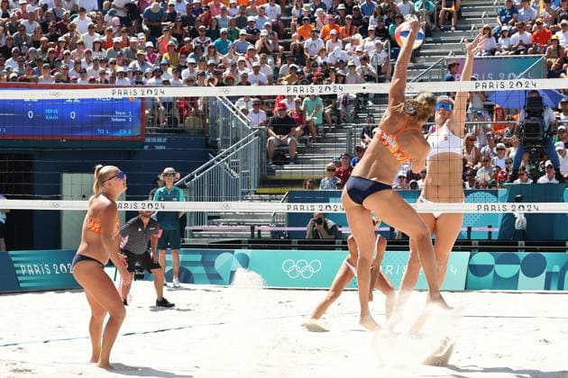 PARIS, 05 -08-2024, Champs-de-Mars, Olympic Games, Olympische Spiele, Olympia, OS Paris, beachvollybal women eighth final, with Katja Stam and Alvarez France: beachvollybal women, eighth final (Paris 2024)  x25948214x Copyright: