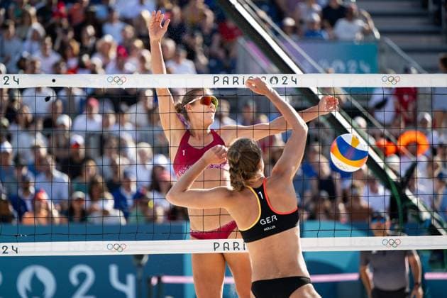 MUELLER Svenja, TILLMANN Cinja (Deutschland) vs GRAUDINA Tina, SAMOILOVA Anastasija (Lettland), im Bild GRAUDINA Tina am Ball, FRA, Olympische Spiele Paris 2024, Beachvolleyball, Frauen Achtelfinale, 05.08.2024 FRA, Olympische Spiele Paris 2024, Beachvolleyball, Frauen Achtelfinale, 05.08.2024 Paris Copyright: xEibner-Pressefoto Memmlerx EP_MMR