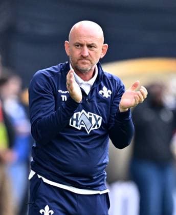 04.08.2024, xfux, Fussball 2.Bundesliga, SV Darmstadt 98 - Fortuna Düsseldorf emspor, v.l. Trainer Torsten Lieberknecht (SV Darmstadt 98) gibt Anweisungen, gestikuliert, mit den Armen gestikulieren gives instructions, gesticulate, gesticolando. (DFL DFB REGULATIONS PROHIBIT ANY USE OF PHOTOGRAPHS as IMAGE SEQUENCES and or QUASI-VIDEO. Eine Lizenzierung des Lichtbildwerkes an den SV Darmstadt 1898 e.V. sowie Tochterunternehmen ist nicht gestattet. No release of or sale to SV Darmstadt 1898 e.V.) Darmstadt