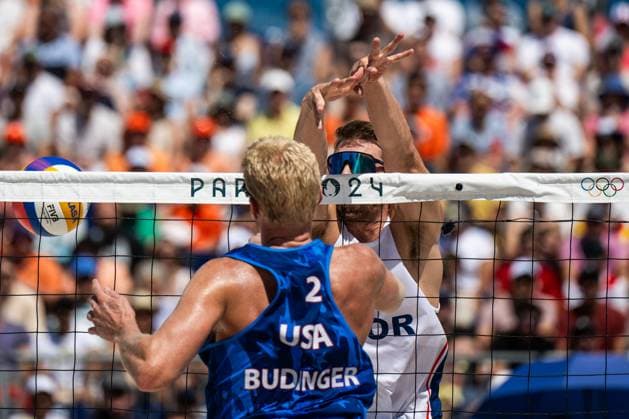 240805 Anders Mol of Norway in men s round of 16 Beach volleyball, Beachvolleyball match between Norway and USA during day 10 of the Paris 2024 Olympic Games, Olympische Spiele, Olympia, OS on August 5, 2024 in Paris. Photo: Jon Olav Nesvold BILDBYRAN COP 217 JE0097 beachvolleyboll beach volleyball sandvolleyball paris 2024 olympics day 10 bbeng Copyright: JONxOLAVxNESVOLD BB240805JE067