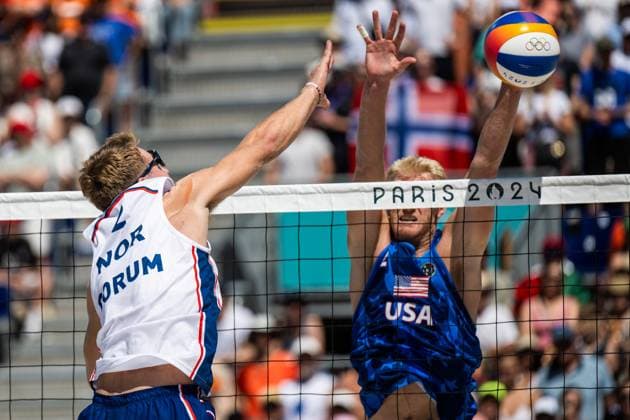 240805 Christian Sorum of Norway in men s round of 16 Beach volleyball, Beachvolleyball match between Norway and USA during day 10 of the Paris 2024 Olympic Games, Olympische Spiele, Olympia, OS on August 5, 2024 in Paris. Photo: Jon Olav Nesvold BILDBYRAN COP 217 JE0097 beachvolleyboll beach volleyball sandvolleyball paris 2024 olympics day 10 bbeng Copyright: JONxOLAVxNESVOLD BB240805JE068
