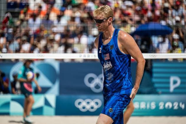 240805 Chase Budinger of USA looks dejected in men s round of 16 Beach volleyball, Beachvolleyball match between Norway and USA during day 10 of the Paris 2024 Olympic Games, Olympische Spiele, Olympia, OS on August 5, 2024 in Paris. Photo: Jon Olav Nesvold BILDBYRAN COP 217 JE0097 beachvolleyboll beach volleyball sandvolleyball paris 2024 olympics day 10 bbeng depp Copyright: JONxOLAVxNESVOLD BB240805JE071