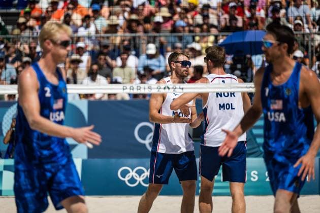 240805 Christian Sorum and Anders Mol of Norway celebrate in men s round of 16 Beach volleyball, Beachvolleyball match between Norway and USA during day 10 of the Paris 2024 Olympic Games, Olympische Spiele, Olympia, OS on August 5, 2024 in Paris. Photo: Jon Olav Nesvold BILDBYRAN COP 217 JE0097 beachvolleyboll beach volleyball sandvolleyball paris 2024 olympics day 10 bbeng jubel Copyright: JONxOLAVxNESVOLD BB240805JE072