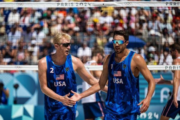 240805 Chase Budinger and Miles Evans of USA celebrate in men s round of 16 Beach volleyball, Beachvolleyball match between Norway and USA during day 10 of the Paris 2024 Olympic Games, Olympische Spiele, Olympia, OS on August 5, 2024 in Paris. Photo: Jon Olav Nesvold BILDBYRAN COP 217 JE0097 beachvolleyboll beach volleyball sandvolleyball paris 2024 olympics day 10 bbeng jubel Copyright: JONxOLAVxNESVOLD BB240805JE079