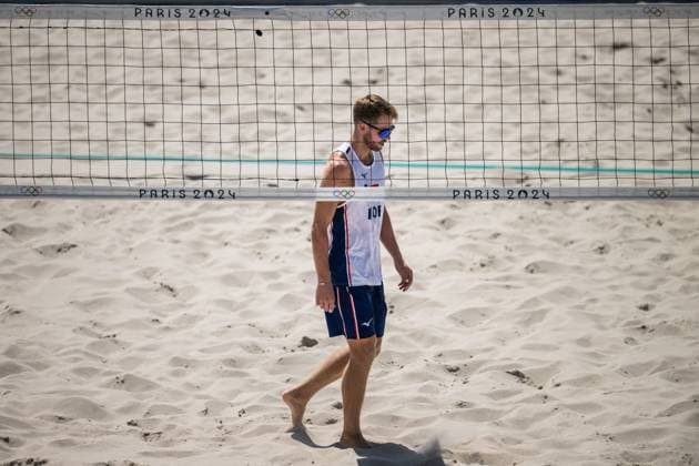 240805 Christian Sorum of Norway in men s round of 16 Beach volleyball, Beachvolleyball match between Norway and USA during day 10 of the Paris 2024 Olympic Games, Olympische Spiele, Olympia, OS on August 5, 2024 in Paris. Photo: Jon Olav Nesvold BILDBYRAN COP 217 JE0097 beachvolleyboll beach volleyball sandvolleyball paris 2024 olympics day 10 bbeng Copyright: JONxOLAVxNESVOLD BB240805JE080