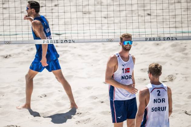 240805 Anders Mol and Christian Sorum of Norway in men s round of 16 Beach volleyball, Beachvolleyball match between Norway and USA during day 10 of the Paris 2024 Olympic Games, Olympische Spiele, Olympia, OS on August 5, 2024 in Paris. Photo: Jon Olav Nesvold BILDBYRAN COP 217 JE0097 beachvolleyboll beach volleyball sandvolleyball paris 2024 olympics day 10 bbeng Copyright: JONxOLAVxNESVOLD BB240805JE088