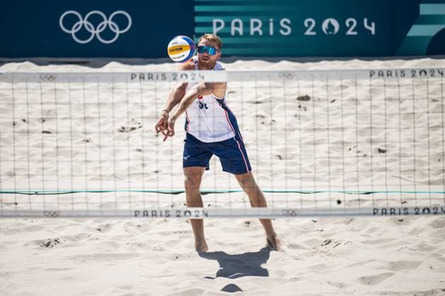 240805 Christian Sorum of Norway in men s round of 16 Beach volleyball, Beachvolleyball match between Norway and USA during day 10 of the Paris 2024 Olympic Games, Olympische Spiele, Olympia, OS on August 5, 2024 in Paris. Photo: Jon Olav Nesvold BILDBYRAN COP 217 JE0097 beachvolleyboll beach volleyball sandvolleyball paris 2024 olympics day 10 bbeng Copyright: JONxOLAVxNESVOLD BB240805JE089