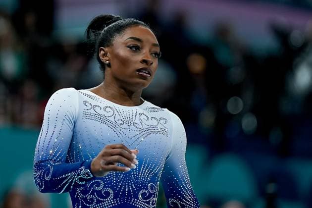 PARIS, FRANCE - AUGUST 5: Simone Biles of United States looks dejected and disappointed after her performance during the Women s Balance Beam Final on day ten of the Olympic Games, Olympische Spiele, Olympia, OS Paris 2024 at Bercy Arena on August 5, 2024 in Paris, France. Paris Bercy Arena France *** PARIS, FRANCE AUGUST 5 Simone Biles of United States looks dejected and disappointed after her performance during the Women s Balance Beam Final on day ten of the Olympic Games Paris 2024 at Bercy Arena on August 5, 2024 in Paris, France Paris Bercy Arena France Copyright: xJustPictures.ch DanielaxPorcellix jp-en-EuSpIm-20240805-_DP2031DP12
