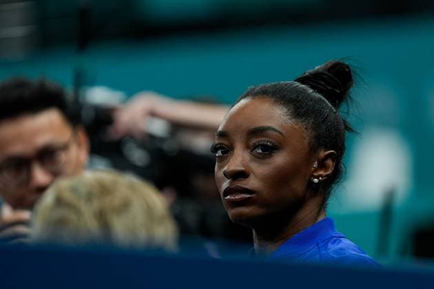 PARIS, FRANCE - AUGUST 5: Simone Biles of United States looks dejected and disappointed after her performance during the Women s Balance Beam Final on day ten of the Olympic Games, Olympische Spiele, Olympia, OS Paris 2024 at Bercy Arena on August 5, 2024 in Paris, France. Paris Bercy Arena France *** PARIS, FRANCE AUGUST 5 Simone Biles of United States looks dejected and disappointed after her performance during the Women s Balance Beam Final on day ten of the Olympic Games Paris 2024 at Bercy Arena on August 5, 2024 in Paris, France Paris Bercy Arena France Copyright: xJustPictures.ch DanielaxPorcellix jp-en-EuSpIm-20240805-_DP2031DP12555