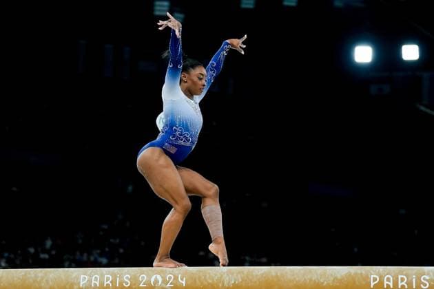 PARIS, FRANCE - AUGUST 5: Simone Biles of United States during the Women s Balance Beam Final on day ten of the Olympic Games, Olympische Spiele, Olympia, OS Paris 2024 at Bercy Arena on August 5, 2024 in Paris, France. Paris Bercy Arena France *** PARIS, FRANCE AUGUST 5 Simone Biles of United States during the Women s Balance Beam Final on day ten of the Olympic Games Paris 2024 at Bercy Arena on August 5, 2024 in Paris, France Paris Bercy Arena France Copyright: xJustPictures.ch DanielaxPorcellix jp-en-EuSpIm-20240805-_DP20318L