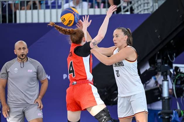 Kacie Bosci (Canada) und Svenja Brunckhorst (Germany) battle for the ball during the Women s 3x3 Basketball semi-final match between Germany and Canada on Day 10 of the Olympic Games, Olympische Spiele, Olympia, OS Paris 2024 at La Concorde on August 5, 2024 in Paris, France.