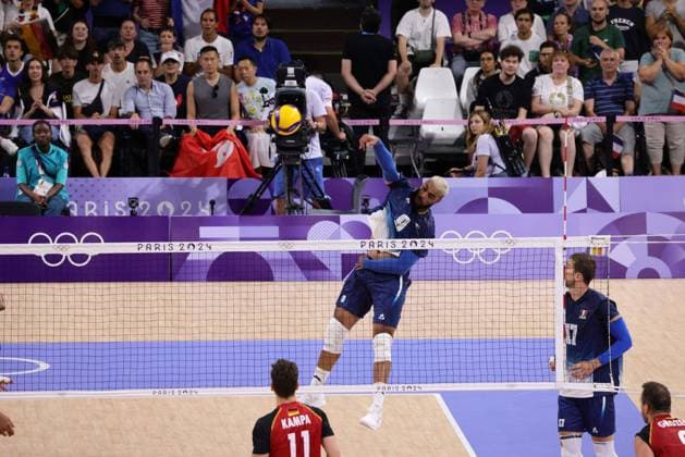 JEUX OLYMPIQUES PARIS 2024 PHOTOPQR LE PARISIEN Olivier Arandel ; Paris ; 05 08 2024 ; 05 08 2024 - Paris - JO Paris 2024 - Volleyball (H) 1 4 de finale - France Allemagne - Arena Paris Sud 1 - Porte de Versailles - LP Olivier Arandel Earvin Ngapeth - The Paris 2024 Summer Olympic Games, Olympische Spiele, Olympia, OS (Jul 26-Aug 11, 2024).