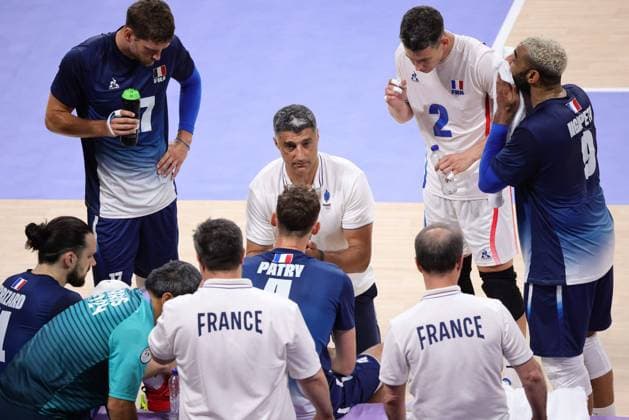 JEUX OLYMPIQUES PARIS 2024 PHOTOPQR LE PARISIEN Olivier Arandel ; Paris ; 05 08 2024 ; 05 08 2024 - Paris - JO Paris 2024 - Volleyball (H) 1 4 de finale - France Allemagne - Arena Paris Sud 1 - Porte de Versailles - LP Olivier Arandel Andrea Giani - The Paris 2024 Summer Olympic Games, Olympische Spiele, Olympia, OS (Jul 26-Aug 11, 2024).