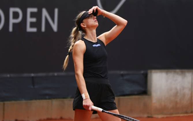 05.08.2024, xcex, GER, Hamburg, Rothenbaum, Central Court, Tennis, Damentennis, WTA, Tennis Damen 125, ECE Ladies Hamburg Open, Mona Barthel (GER) unzufrieden, aergert sich