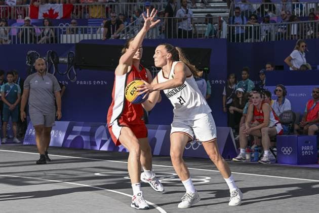 Svenja Brunckhorst (GER) vs Katherine Plouffe (CAN), during Women s Basketball 3x3 Semi Final, during the Olympic Games, Olympische Spiele, Olympia, OS Paris 2024 JO 2024 : BASKETBALL 3X3 - Allemagne Vs Canada - Femmes Demi Finale - Jeux Olympiques 2024 - Paris2024 - 05 08 2024 DPPI Panoramic 