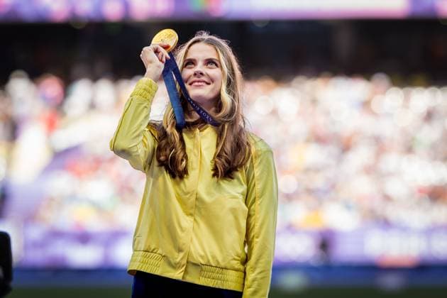 Olympische Spiele (Leichtathletik); Paris, 05.08.2024 Yaroslava MAHUCHIKH of Ukraine with gold medal during the medal ceremony for the womens high jump at the Olympic Games, Olympische Spiele, Olympia, OS Paris 05.08.2024. Copyright: xBEAUTIFULxSPORTS OlafxRellischx