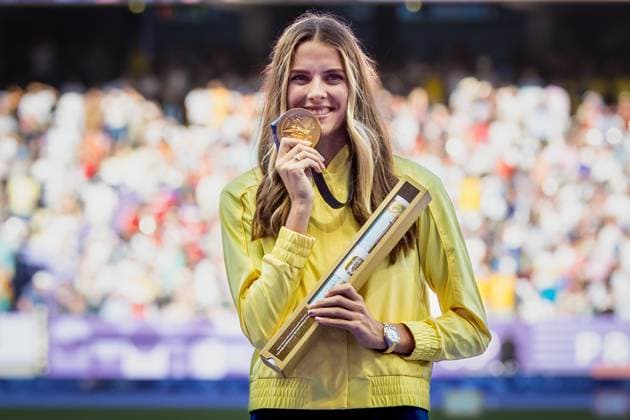 Olympische Spiele (Leichtathletik); Paris, 05.08.2024 Yaroslava MAHUCHIKH of Ukraine with gold medal during the medal ceremony for the womens high jump at the Olympic Games, Olympische Spiele, Olympia, OS Paris 05.08.2024. Copyright: xBEAUTIFULxSPORTS OlafxRellischx