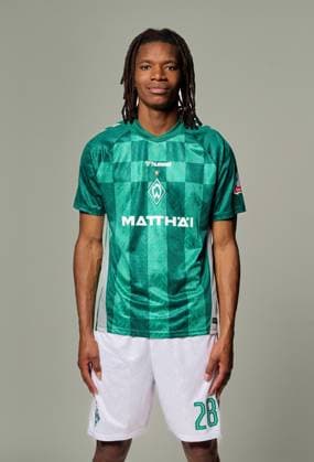 offizieller Portraittermin SV Werder Bremen 2024 2025 Skelly Alvero (Werder Bremen 28); 1.BL Porträttermin 2024 2025,