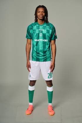 offizieller Portraittermin SV Werder Bremen 2024 2025 Skelly Alvero (Werder Bremen 28); 1.BL Porträttermin 2024 2025,