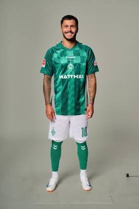 offizieller Portraittermin SV Werder Bremen 2024 2025 Leonardo Bittencourt (Werder Bremen 10 ); 1.BL Porträttermin 2024 2025,