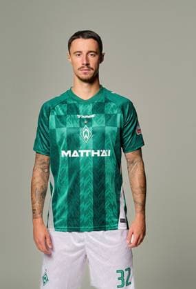 offizieller Portraittermin SV Werder Bremen 2024 2025 Marco Friedl (Werder Bremen 32 Kapitaen); 1.BL Porträttermin 2024 2025,