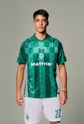 offizieller Portraittermin SV Werder Bremen 2024 2025 Julian Malatini (WerderË½Bremen 22); 1.BL Porträttermin 2024 2025,