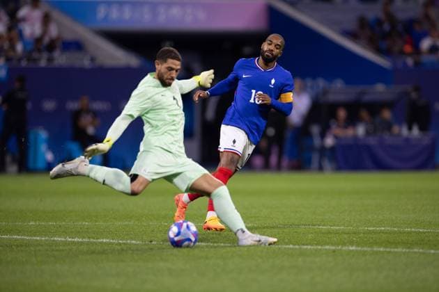 Lyon, France, August 5th 2024: Goalkeeper Hamza Alaa (1 Egypt) shoots the ball during the Olympic Games, Olympische Spiele, Olympia, OS Paris 2024 Men semi-final football match between France and Egypt at Stade de Lyon in Lyon, France. (Ane Frosaker SPP) Copyright: xAnexFrosakerx xSPPx spp-en-AnFrSp-_F_24027