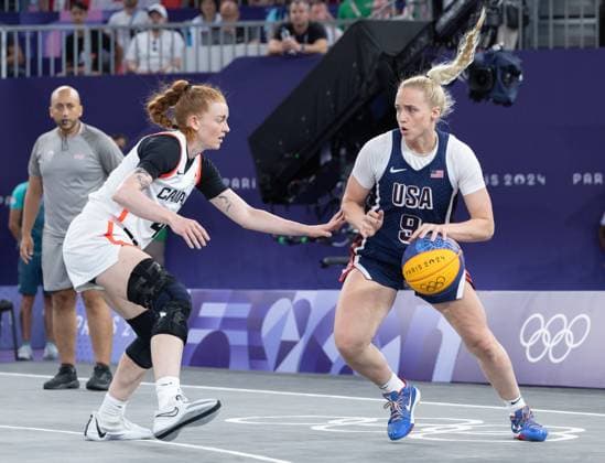 FRA, Paris, Olympischen Spiele Paris 2024, (05.08.2024, 3x3 Basketball Damen Spiel um Platz 3 Kanada - USA, La Concorde 1) v.li. Kacie Bosch (Kanada, 4) gegen Hailey Van Lith (USA, 9) Copyright: HMBxMedia SteffiexWunderl