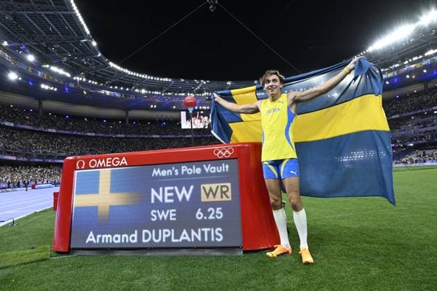 Sport Themen der Woche KW32 Sport Bilder des Tages PARIS, FRANKRIKE 20240805 Sveriges Armand Duplantis firar efter att ha slagit världsrekord pa 6,25 meter i tredje försöket under herrarnas final i stavhopp pa Stade de France under sommar-OS i Paris. *** Bilden ingar i SPORTPAKET. För övriga BETALBILD *** PARIS FRANKRIKE OS x10070x *** PARIS, FRANCE 20240805 Swedens Armand Duplantis celebrates after breaking the world record of 6.25 meters in the third attempt during the mens pole vault final at the Stade de France during the Summer Olympics in Paris Picture in SPORT PACKAGE For others PAY PICTURE PARIS FRANCE Olympics x10070x  Copyright: xJessicaxGow TTx OS 2024 FRIIDROTT