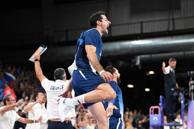 (240805) -- PARIS, Aug. 5, 2024 -- Yacine Louat (C) of France celebrates after the men s quarterfinals of volleyball between France and Germany at the Paris 2024 Olympic Games, Olympische Spiele, Olympia, OS in Paris, France, Aug. 5, 2024. ) (PARIS2024) FRANCE-PARIS-OLY-VOLLEYBALL LiuxDawei 