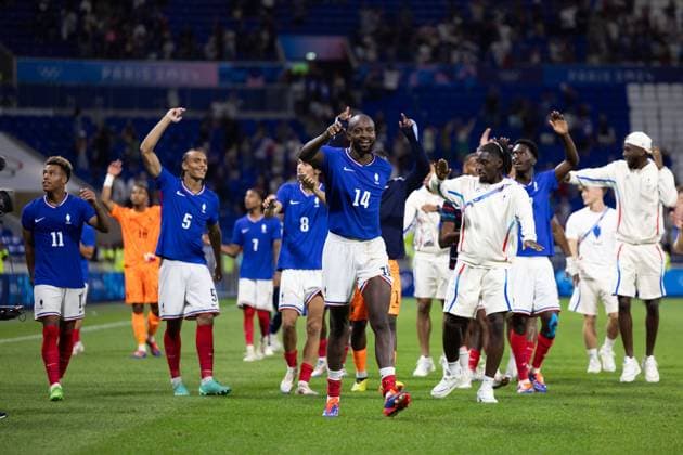 Lyon, France, August 5th 2024: Players of France celebrate after winning the Olympic Games, Olympische Spiele, Olympia, OS Paris 2024 Men semi-final football match between France and Egypt at Stade de Lyon in Lyon, France. (Ane Frosaker SPP) Copyright: xAnexFrosakerx xSPPx spp-en-AnFrSp-_F_16727
