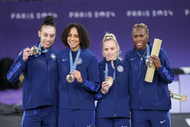 FRA, Paris, Olympischen Spiele Paris 2024, (05.08.2024, 3x3 Basketball Damen und Herren Siegerehrung, La Concorde 1) Platz 3, Bronze für die USA (Damen) Copyright: HMBxMedia SteffiexWunderl